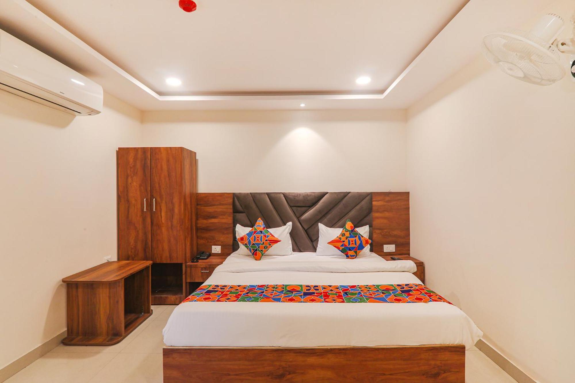 Fabhotel Rachna Palace And Banquets - Nr Lekhraj Metro Station Lucknow Exterior photo