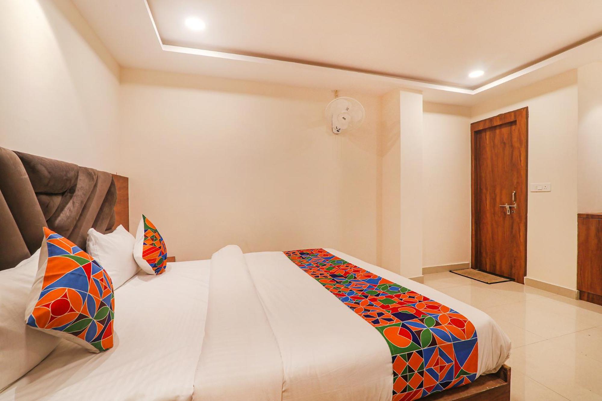 Fabhotel Rachna Palace And Banquets - Nr Lekhraj Metro Station Lucknow Exterior photo