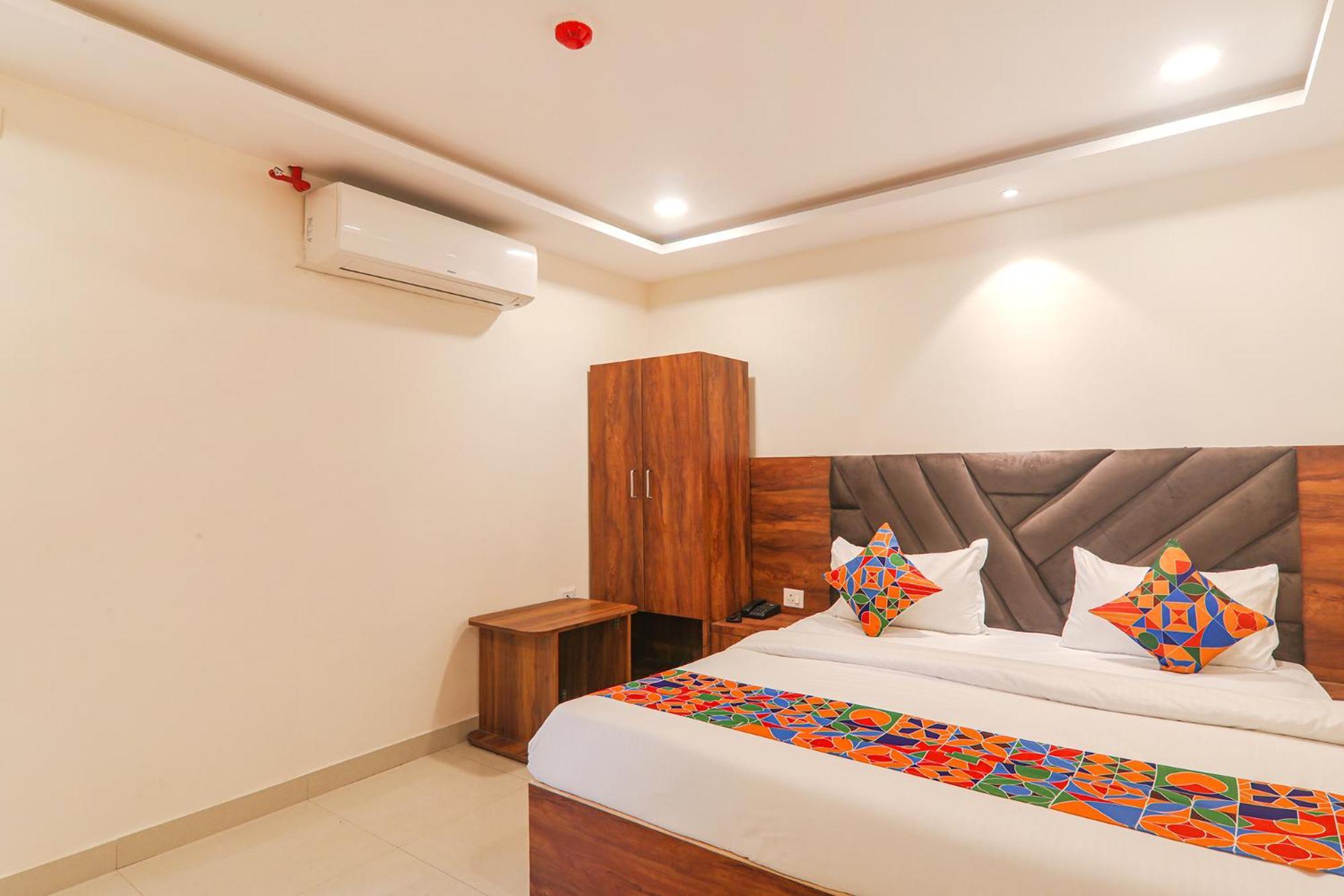 Fabhotel Rachna Palace And Banquets - Nr Lekhraj Metro Station Lucknow Exterior photo
