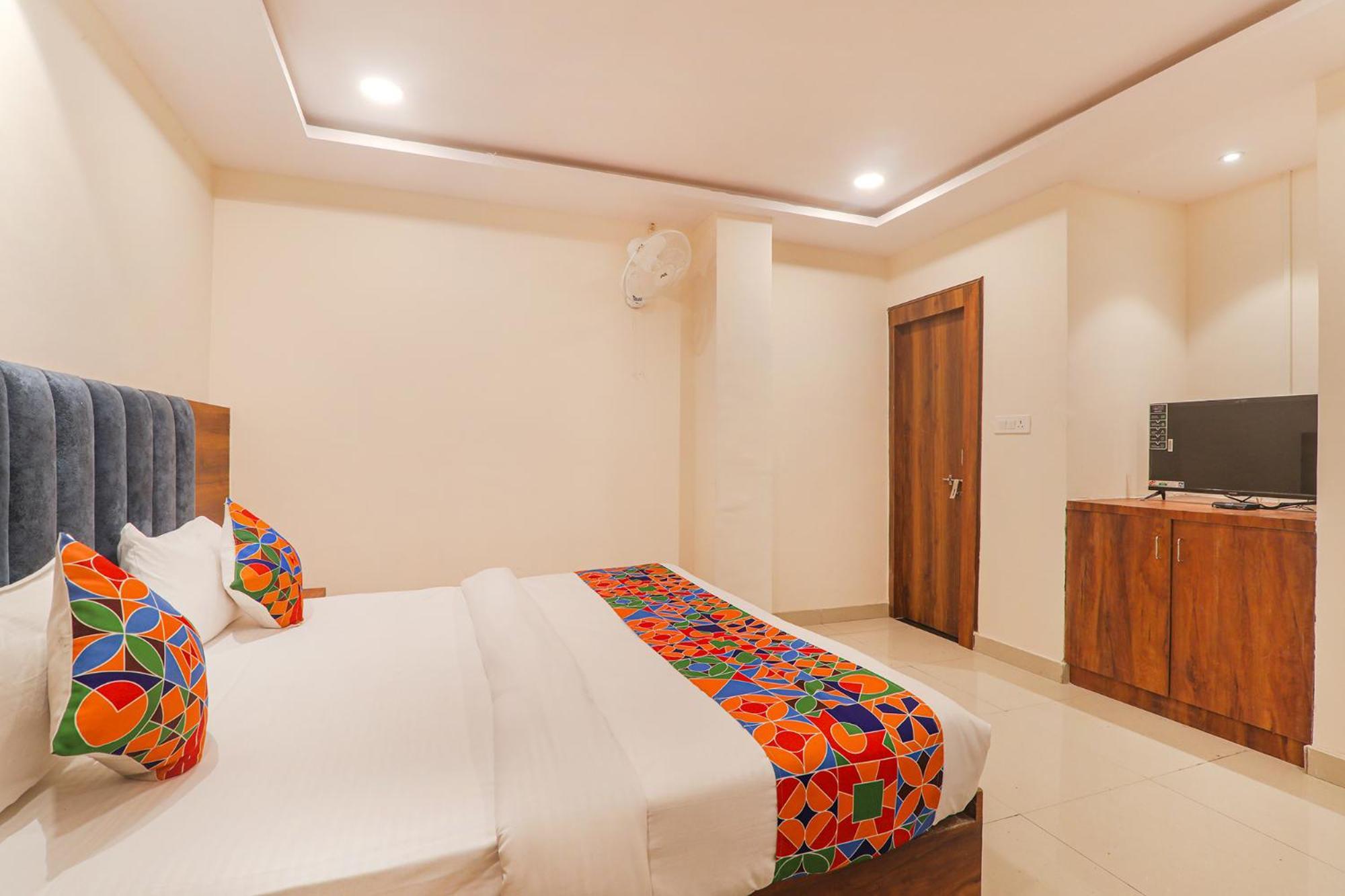 Fabhotel Rachna Palace And Banquets - Nr Lekhraj Metro Station Lucknow Exterior photo