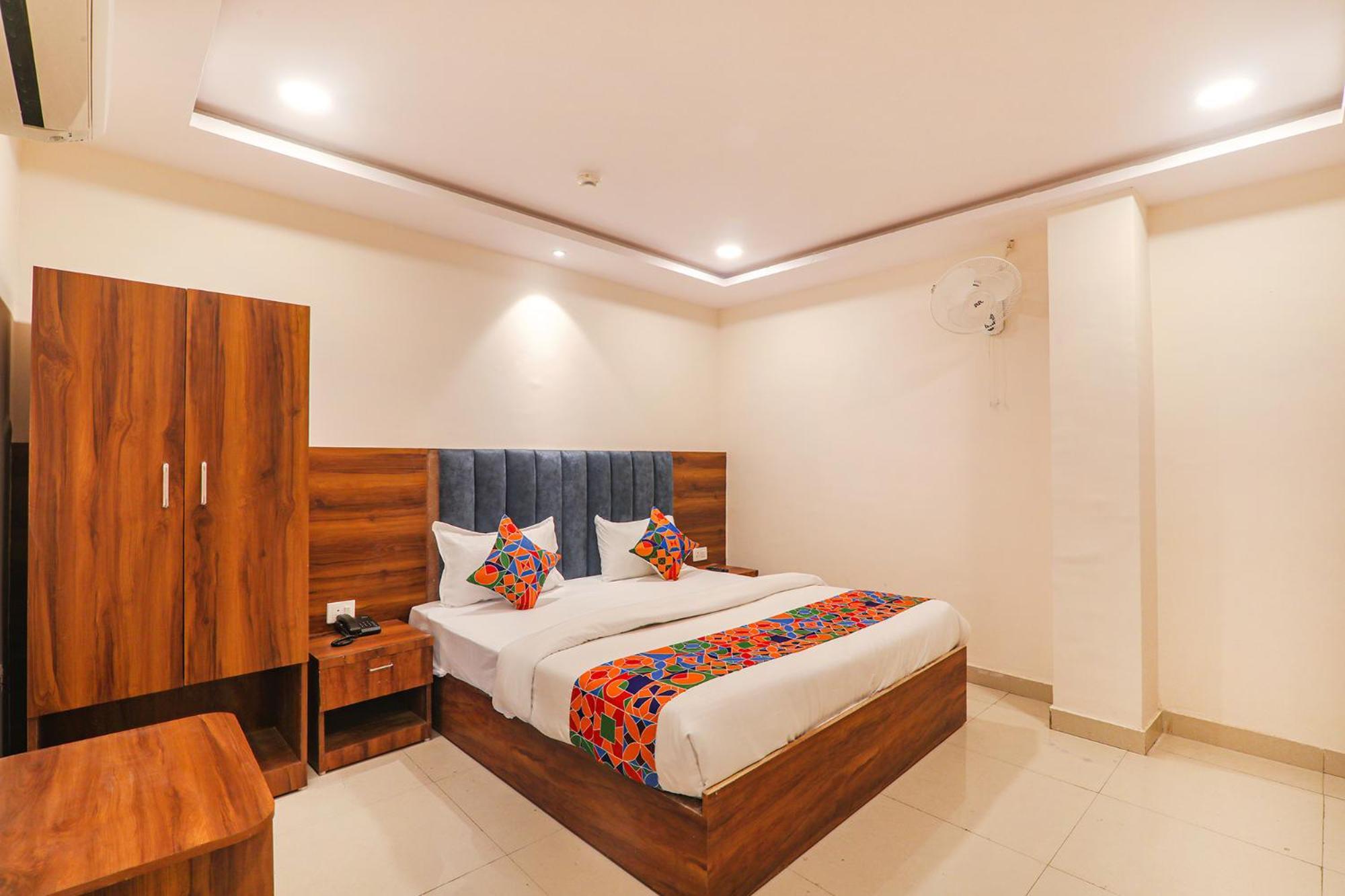 Fabhotel Rachna Palace And Banquets - Nr Lekhraj Metro Station Lucknow Exterior photo