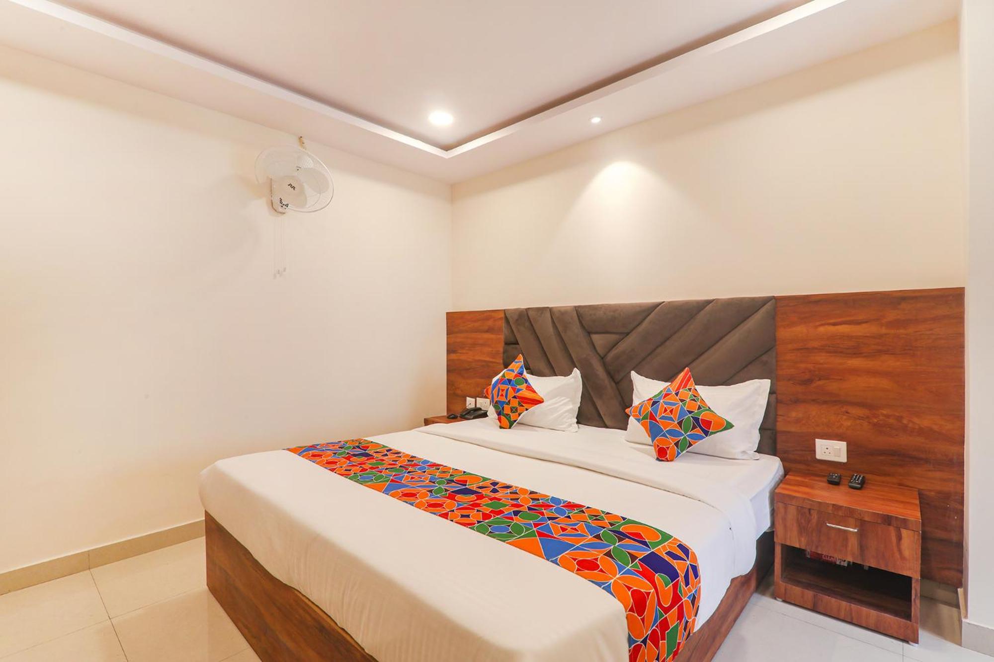 Fabhotel Rachna Palace And Banquets - Nr Lekhraj Metro Station Lucknow Exterior photo