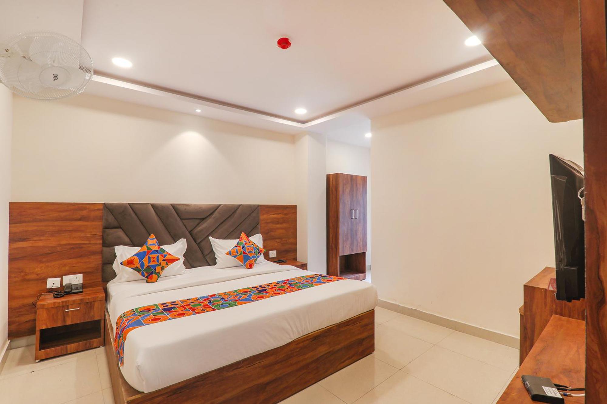 Fabhotel Rachna Palace And Banquets - Nr Lekhraj Metro Station Lucknow Exterior photo