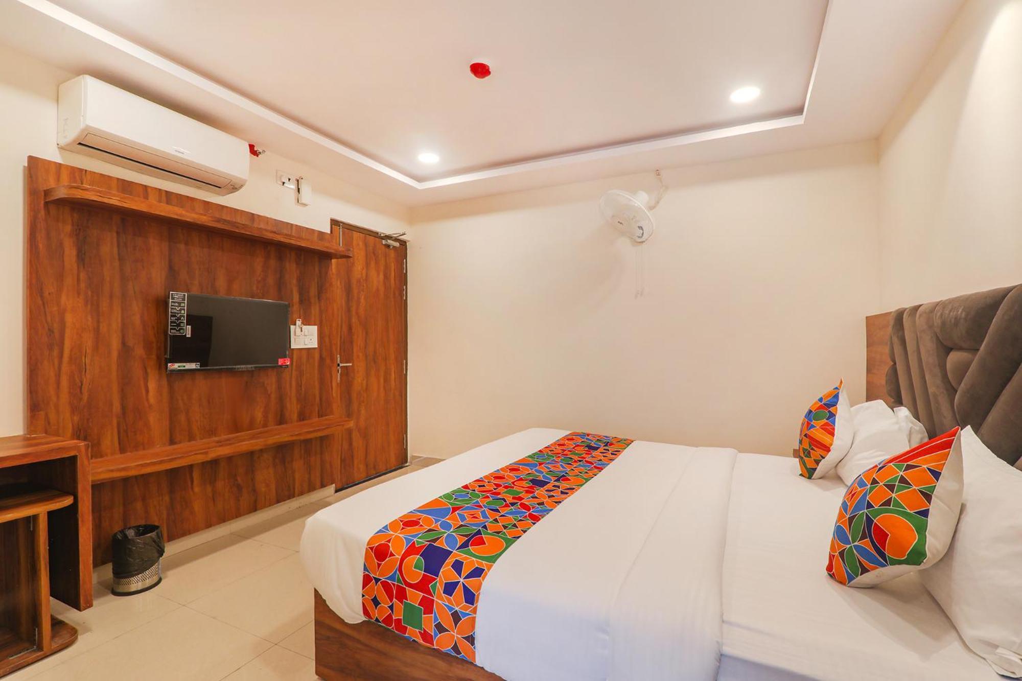 Fabhotel Rachna Palace And Banquets - Nr Lekhraj Metro Station Lucknow Exterior photo