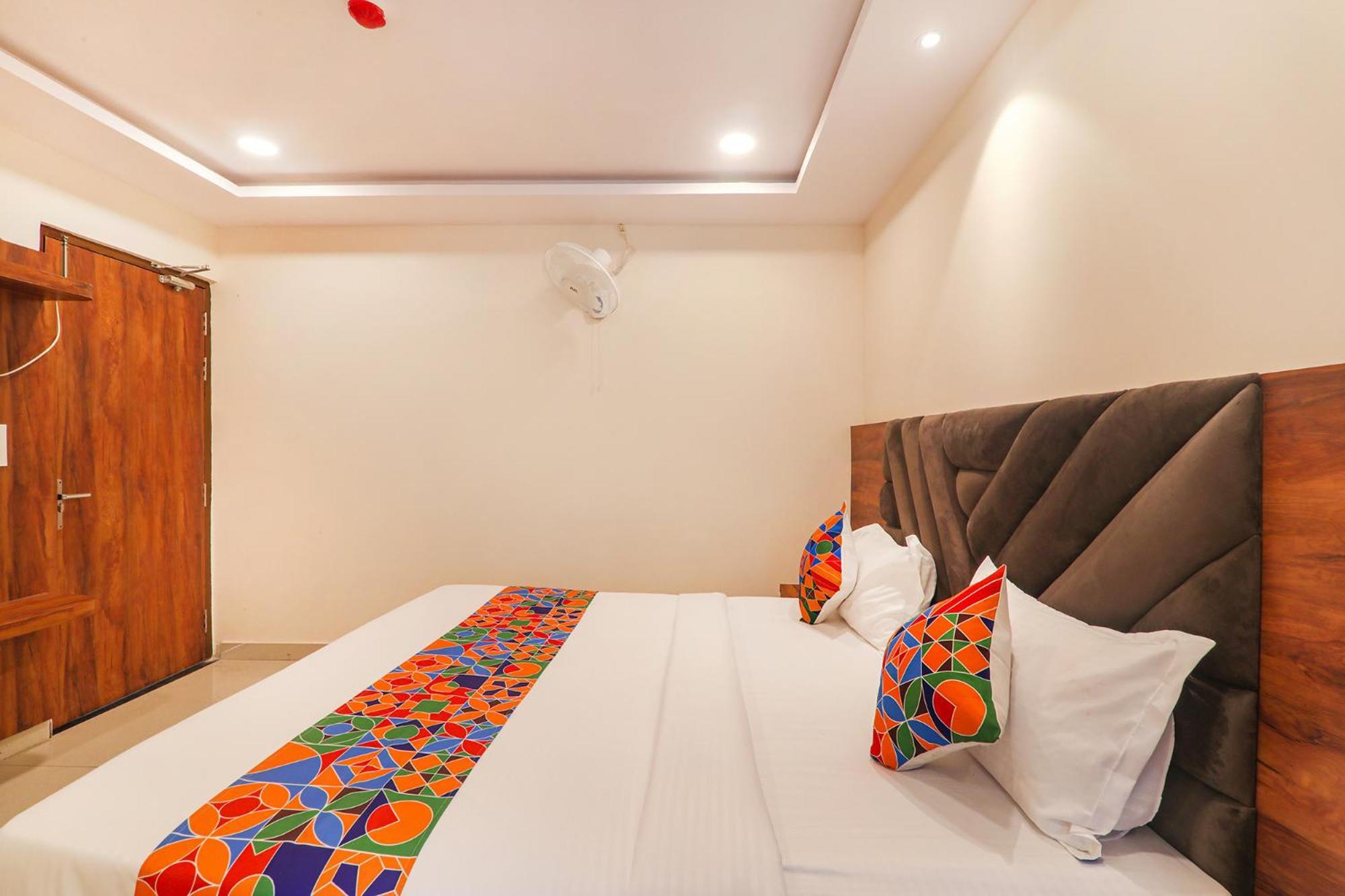 Fabhotel Rachna Palace And Banquets - Nr Lekhraj Metro Station Lucknow Exterior photo