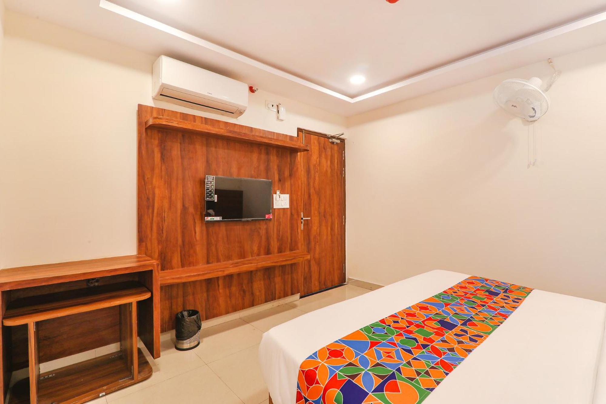 Fabhotel Rachna Palace And Banquets - Nr Lekhraj Metro Station Lucknow Exterior photo