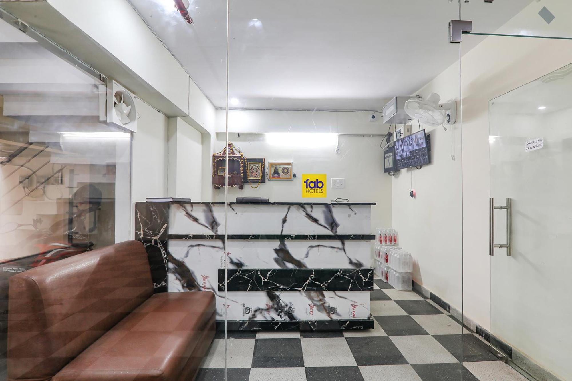 Fabhotel Rachna Palace And Banquets - Nr Lekhraj Metro Station Lucknow Exterior photo