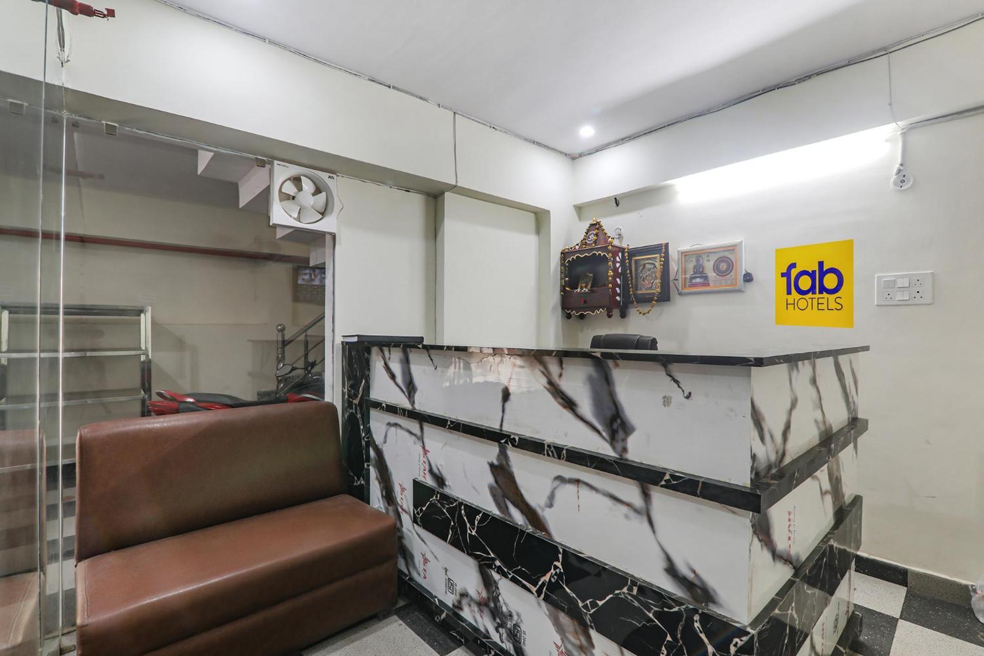 Fabhotel Rachna Palace And Banquets - Nr Lekhraj Metro Station Lucknow Exterior photo
