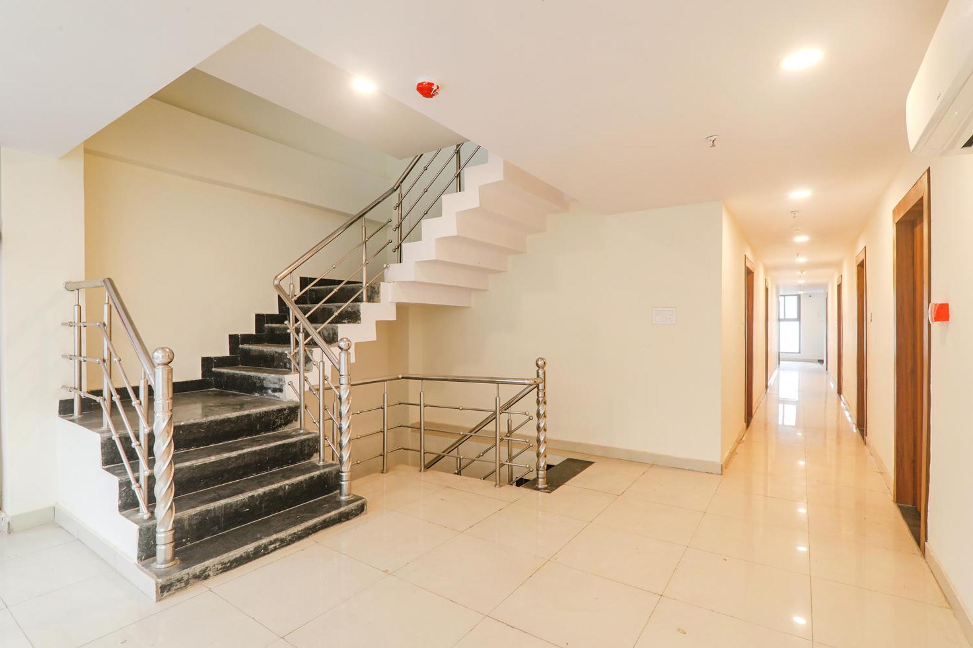 Fabhotel Rachna Palace And Banquets - Nr Lekhraj Metro Station Lucknow Exterior photo