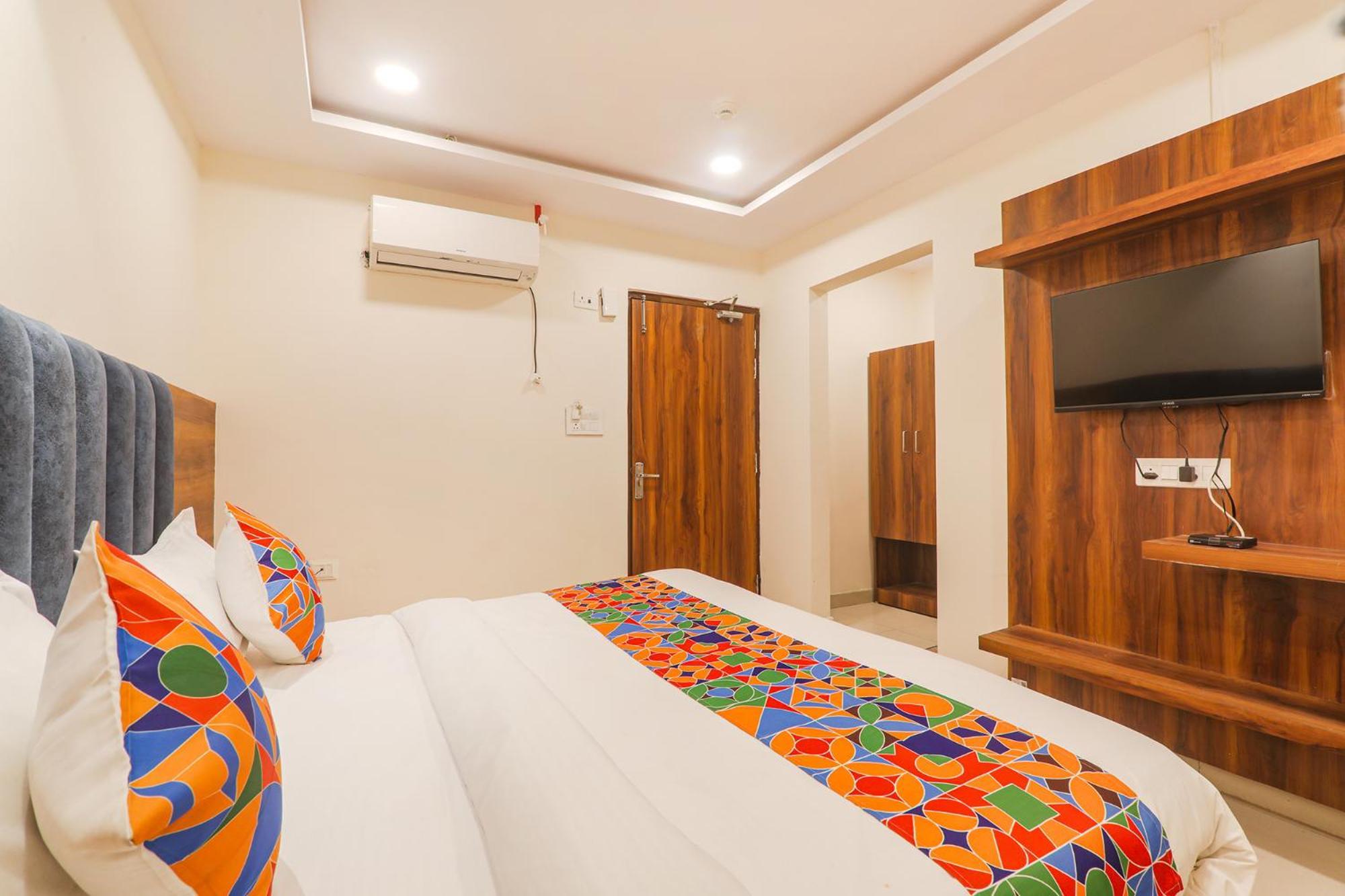 Fabhotel Rachna Palace And Banquets - Nr Lekhraj Metro Station Lucknow Exterior photo