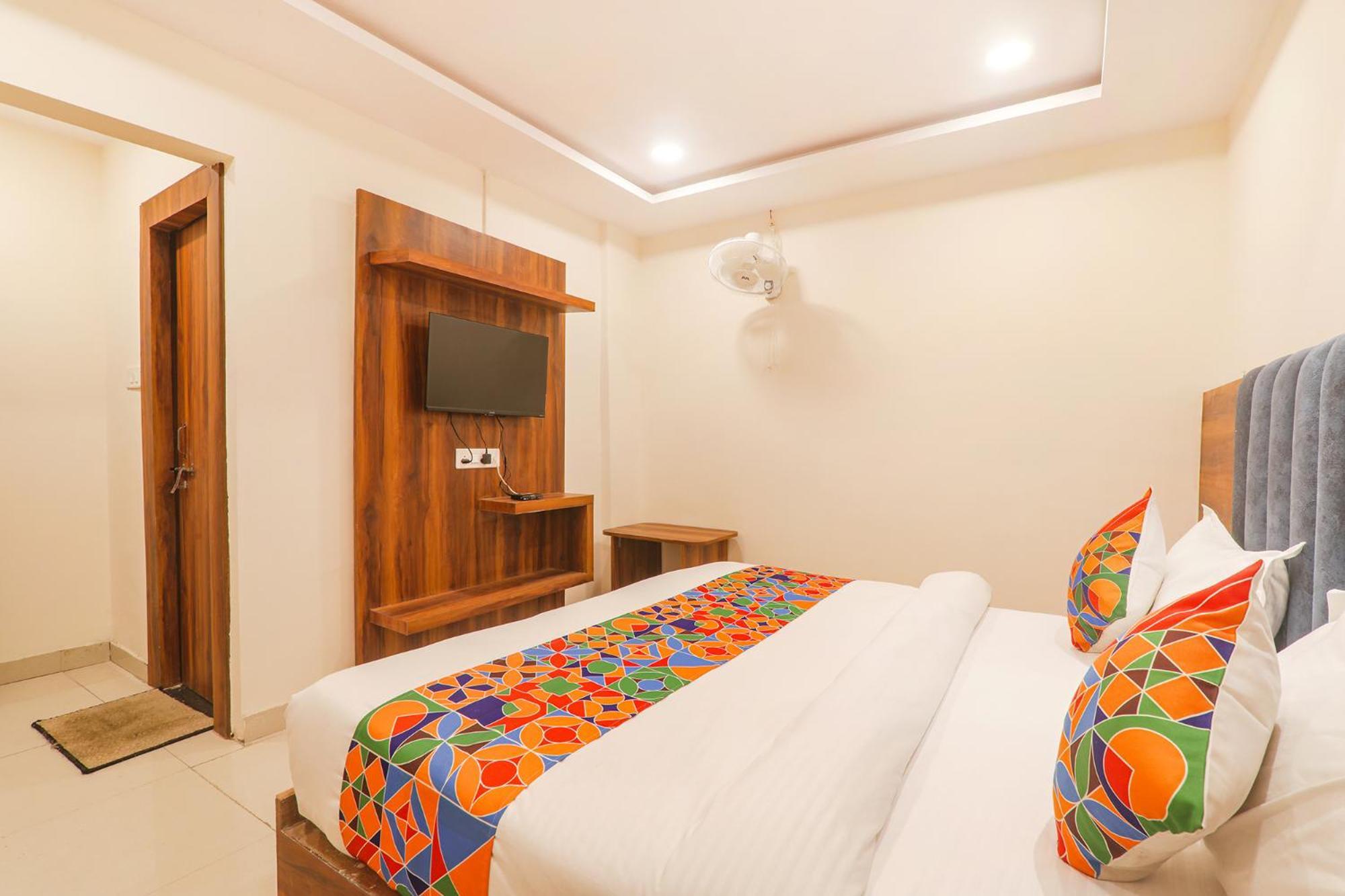 Fabhotel Rachna Palace And Banquets - Nr Lekhraj Metro Station Lucknow Exterior photo