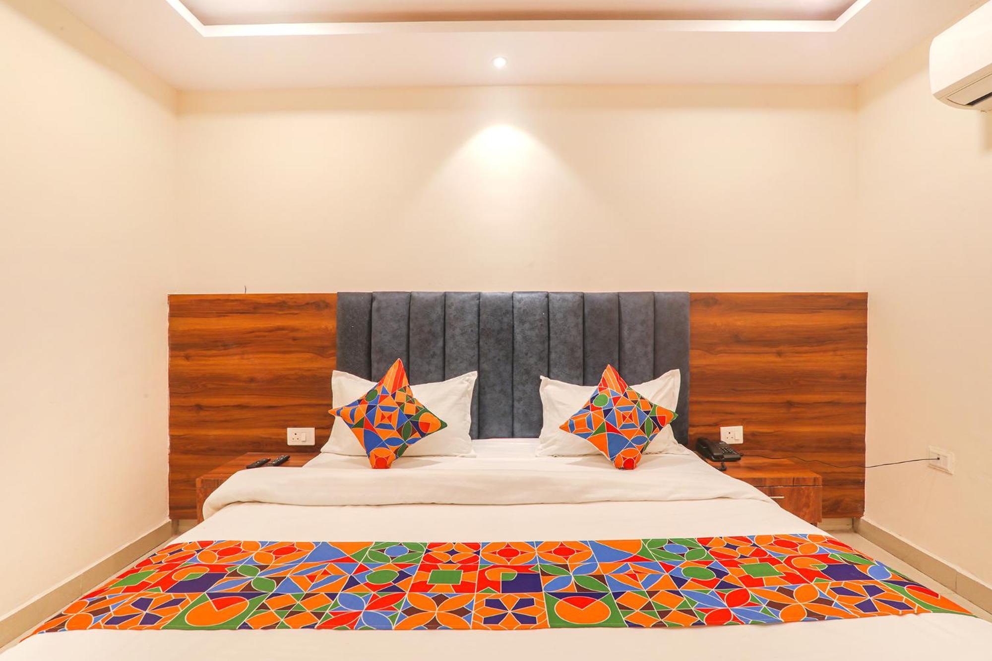 Fabhotel Rachna Palace And Banquets - Nr Lekhraj Metro Station Lucknow Exterior photo